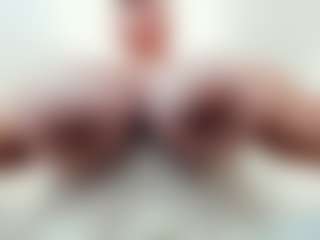 lovelyclara4u's Live Sex Cam Show