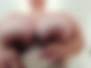 lovelyclara4u's Live Sex Cam Show