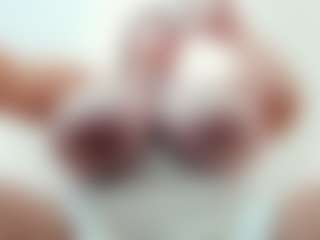lovelyclara4u's Live Sex Cam Show