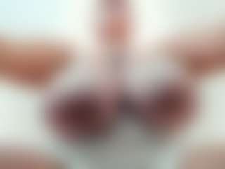 lovelyclara4u's Live Sex Cam Show
