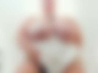 lovelyclara4u's Live Sex Cam Show