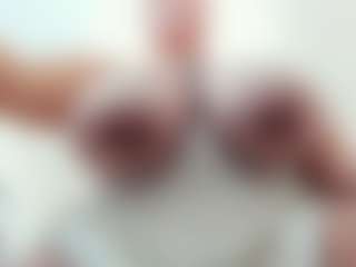 lovelyclara4u's Live Sex Cam Show