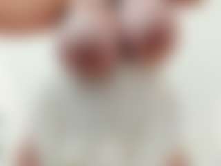 lovelyclara4u's Live Sex Cam Show