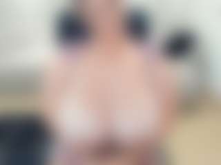 lovelyclara4u's Live Sex Cam Show