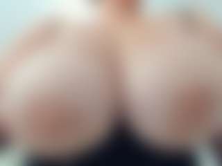 lovelyclara4u's Live Sex Cam Show