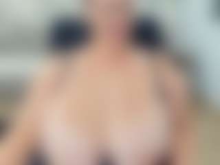 lovelyclara4u's Live Sex Cam Show