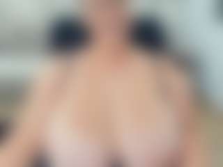 lovelyclara4u's Live Sex Cam Show