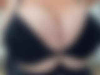 lovelyclara4u's Live Sex Cam Show