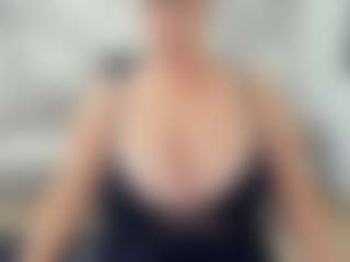 lovelyclara4u's Live Sex Cam Show