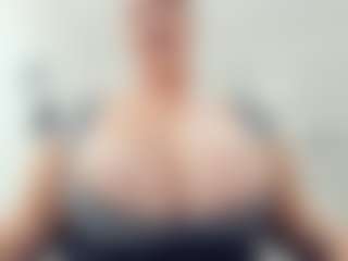 Live cam show with lovelyclara4u - Big Tits on TeamSkeetLive