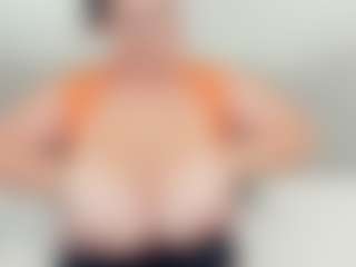 lovelyclara4u's Live Sex Cam Show