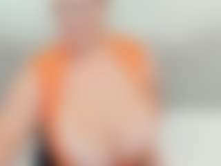 lovelyclara4u's Live Sex Cam Show