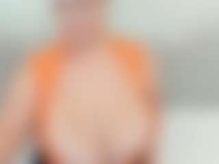 lovelyclara4u's Live Sex Cam Show