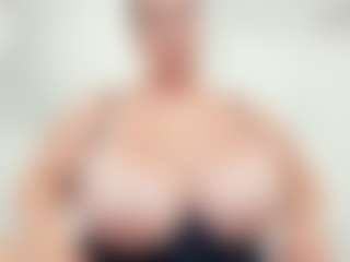 lovelyclara4u's Live Sex Cam Show
