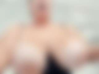 lovelyclara4u's Live Sex Cam Show