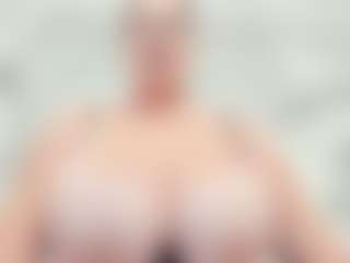 lovelyclara4u's Live Sex Cam Show
