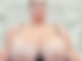 lovelyclara4u's Live Sex Cam Show