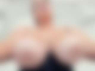 lovelyclara4u's Live Sex Cam Show