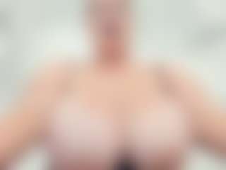Live cam show with lovelyclara4u - Orgasm on Camsoda
