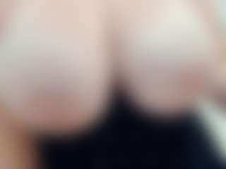 lovelyclara4u's Live Sex Cam Show