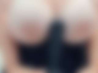 lovelyclara4u's Live Sex Cam Show