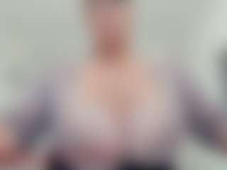 lovelyclara4u's Live Sex Cam Show