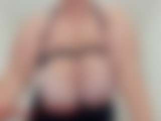 lovelyclara4u's Live Sex Cam Show