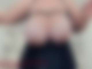 lovelyclara4u's Live Sex Cam Show