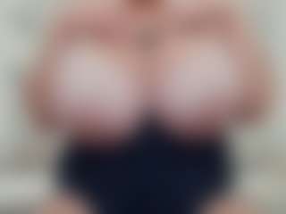 lovelyclara4u's Live Sex Cam Show