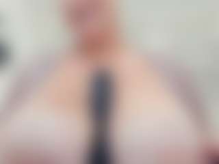 Live cam show with lovelyclara4u - Big Ass on CamSodaAdn