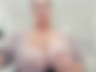 lovelyclara4u's Live Sex Cam Show