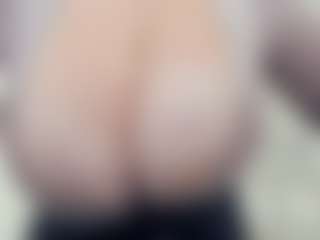 lovelyclara4u's Live Sex Cam Show