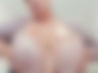 lovelyclara4u's Live Sex Cam Show