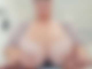 lovelyclara4u's Live Sex Cam Show