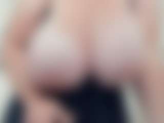 lovelyclara4u's Live Sex Cam Show