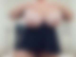 lovelyclara4u's Live Sex Cam Show