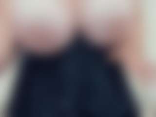 Live cam show with lovelyclara4u - Tease on madthumbs