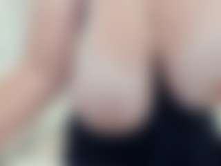 lovelyclara4u's Live Sex Cam Show