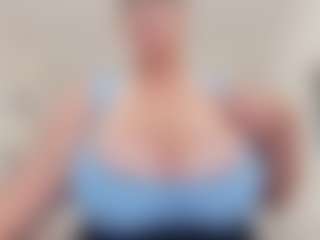 lovelyclara4u's Live Sex Cam Show