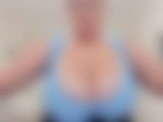 lovelyclara4u's Live Sex Cam Show