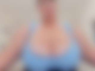 lovelyclara4u's Live Sex Cam Show