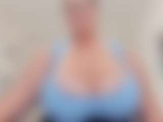 lovelyclara4u's Live Sex Cam Show