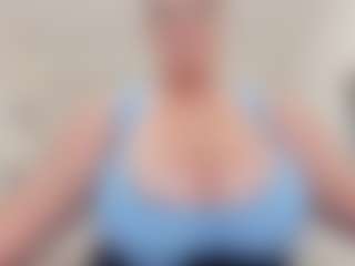lovelyclara4u's Live Sex Cam Show
