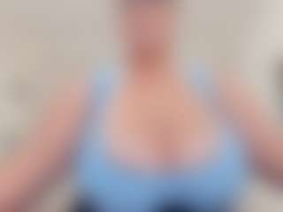 lovelyclara4u's Live Sex Cam Show