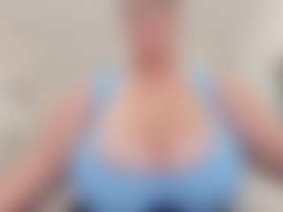 lovelyclara4u's Live Sex Cam Show