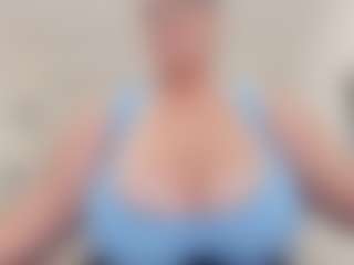 lovelyclara4u's Live Sex Cam Show