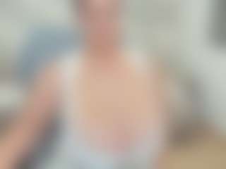 lovelyclara4u's Live Sex Cam Show