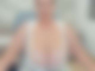 lovelyclara4u's Live Sex Cam Show