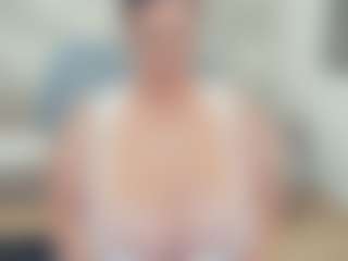 lovelyclara4u's Live Sex Cam Show