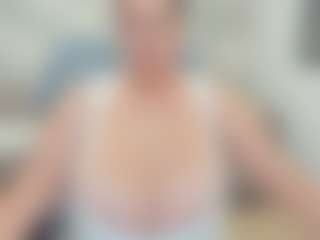 lovelyclara4u's Live Sex Cam Show